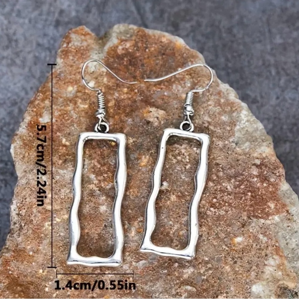 NWT Elegant Silver Drop/ Dangle Geometric Rectangular Earrings